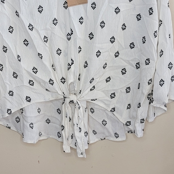 NWT Lazy Sundays | Black White Diamond Print Tie Front Top Size Small - Picture 2 of 5